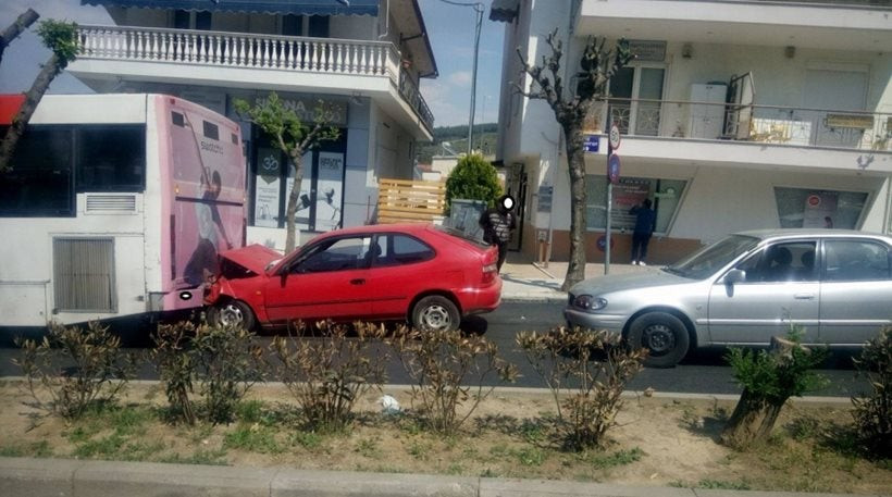 Θεσσαλονίκη: Αυτοκίνητο συγκρούστηκε με λεωφορείο του ΟΑΣΘ